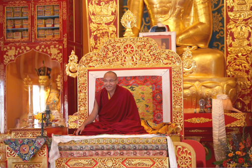 6.3.13-KTD-Karmapa-Happily-smile-on-the-thorne