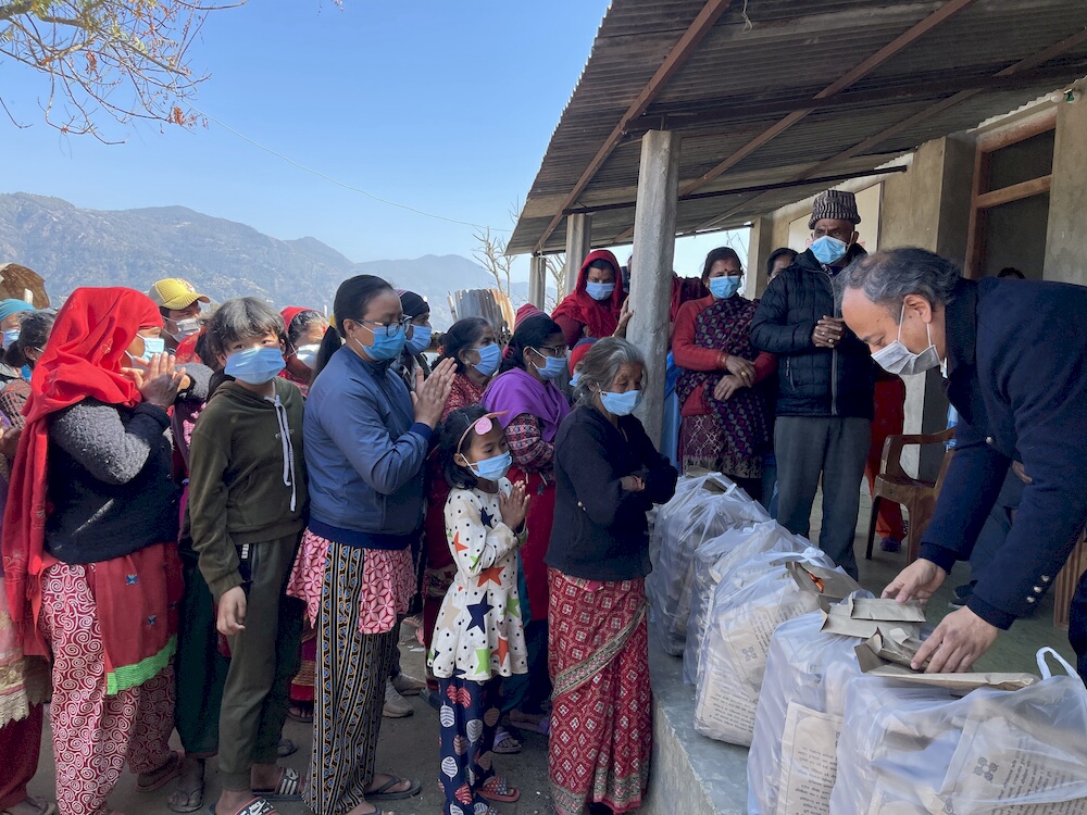 Nepal202206第四站1這里的村民聚集得很快low